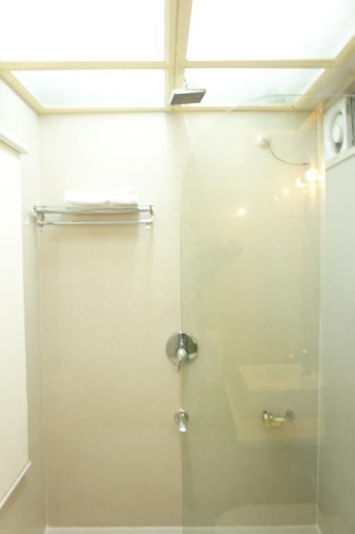 Hotel Surya Prime Kota  Phòng bức ảnh